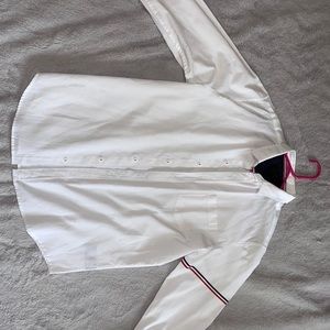 Men’s white collar blouse